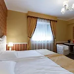 Conacul Din Ardeal Отель Брашов
